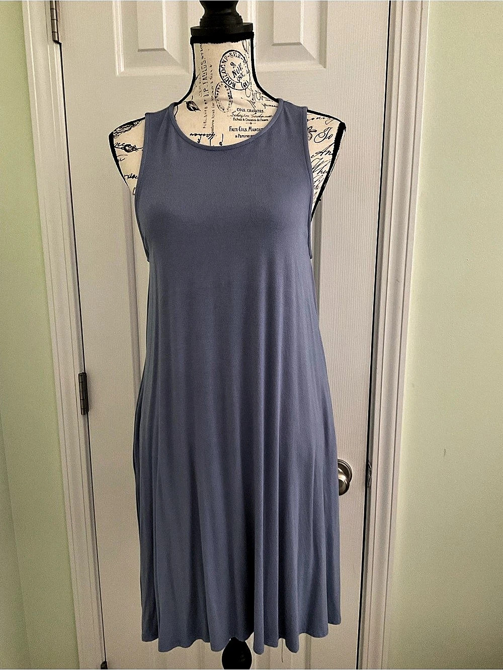 magic fit Sleeveless Midi Dress in light Purple
